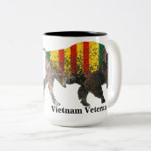 Sacred Buffalo Vietnam Veteraan Two-Tone Coffee Mo Tweekleurige Koffiemok (Voorkant rechts)