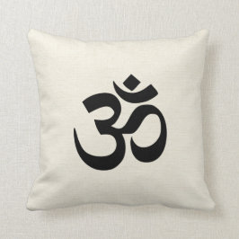 Sacred Om in room Kussen