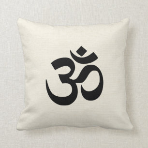 Sacred Om in room Kussen