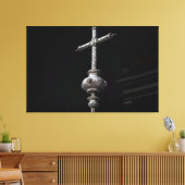 Sacred Silver: Ornate Processional Cross Canvas Afdruk (Insitu (Woonkamer))