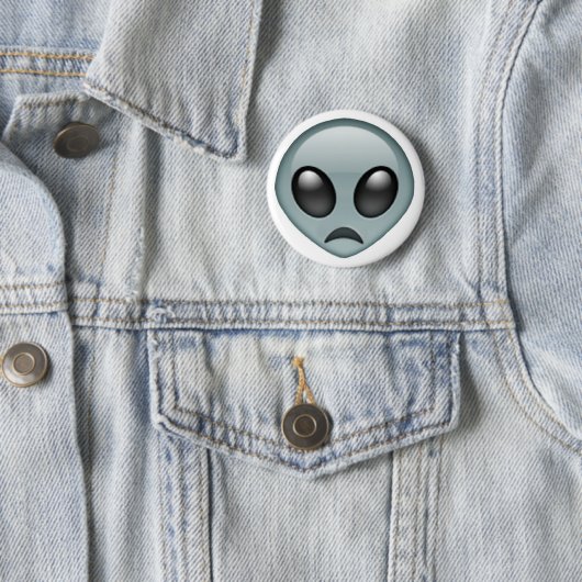 Sad Alien Emoji Ronde Button 5,7 Cm (In situ)