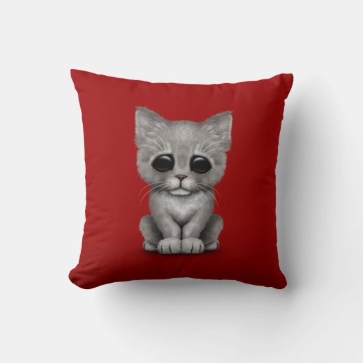 Sad Cute Grey Kitten Cat op Red Kussen (Voorkant)