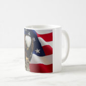 Sad Eagle over de Amerikaanse vlag die mok bidt (Voorkant rechts)