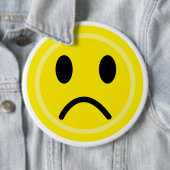 Sad emoticon ronde button 6,0 cm (In situ)