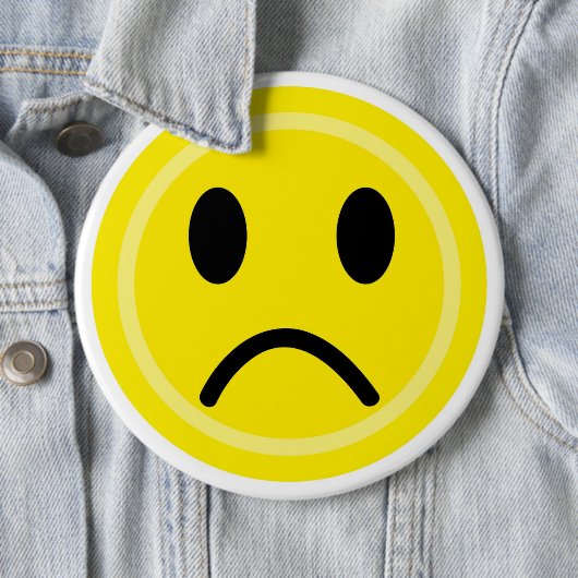 Sad emoticon ronde button 6,0 cm (In situ)