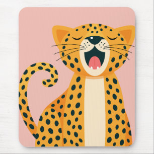 Safari dier met speelse cheeta cartoon die gaapt muismat