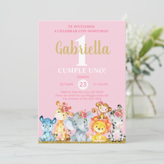 Safari dieren meisje wordt uitgenodigd voor de ver kaart (Staand voorkant)