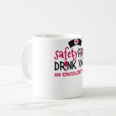 Safety First Oncology Neurse Neurses Week Gift Koffiemok (Voorkant links)