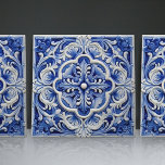 Saffier Lissabon Patroonkeramisch ontwerp Tegeltje<br><div class="desc">Indigo Azulejo Blue Portugese decoratieve keramische tegels van Lissabon zijn een mooie en unieke aanvulling op elk huis. Een product van hoge kwaliteit met een tijdloze esthesie. De blauwe kleur van de tegels is geïnspireerd door het indigo blauw van de beroemde azulejo-tegels van Lissabon, waardoor je ruimte een stukje geschiedenis...</div>