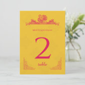 Saffraan en Roze Peacock Indiase Tafelnummer (Staand voorkant)