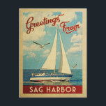 Sag Harbour Sailboot Vintage Travel New York Briefkaart<br><div class="desc">Deze groeten van Sag Harbour New York hebben een stoute boot die op het water zeilt met zeemijlen en een blauwe hemel gevuld met prachtige witte wolken.</div>