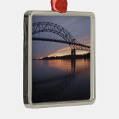 Sagamor Bridge over Kaapskabelkanaal, Metalen Ornament (Rechts)