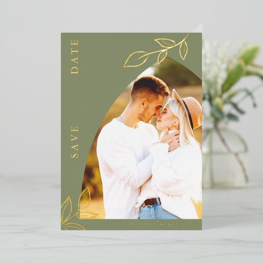 Sage Arch Gold Foil Leaf Save the Date Kaart (Staand Voorkant)