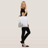 Sage Botanical Corner Tote Bag | Kruidenontwerp (Op model)