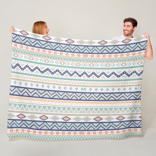 Sage & Coral Native American Pattern Fleece Deken (In situ)