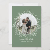 Sage Elegante Botanische Lijn Krans Foto & QR Save The Date (Voorkant)
