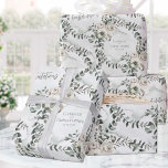 Sage Eucalyptus Wedding toevoegen Namen en felicit Cadeaupapier<br><div class="desc">Een sage groen trouwartikel met een sage eucalyptus met een stomp roos en witte bloemen over de sage groene waterverf spoelt met de bruid- en bruinnamen en de numerieke trouwdatum en het woord "Gefeliciteerd".</div>