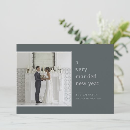 Sage getrouwd Nieuwjaar | Elegante huwelijksvakant Feestdagenkaart (Staand voorkant)