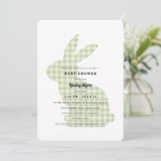 Sage Gingham Konijn Baby Shower Uitnodiging (Staand voorkant)