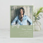Sage Green 30e verjaardag foto uitnodiging (Staand voorkant)