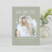 Sage Green Arch Foto Afstuderen Aankondiging Kaart (Staand voorkant)