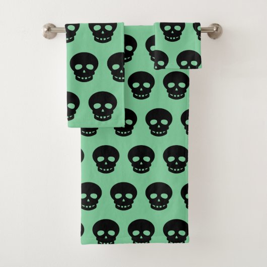 Sage Green Black Skull Pattern Bad Handdoek (Insitu)