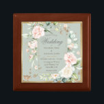 Sage Green Blush Elegant Floral Wedding Invitation Cadeaudoosje<br><div class="desc">Luxueus goud heeft groene,  roze bloemen gesneden. Zo'n perfecte manier om je mooie trouwuitnodiging te bewaren. "Wedding" staat in een prachtig script. Ik heb genoten van het creëren van dit ontwerp voor u. Zazzle garandeert 100% klantenservice en tevredenheid. Het perfecte hoopje voor een douche of bruiloft cadeau.</div>