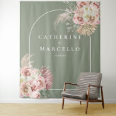 Sage Green Boho Pampas Grass Floral Wedding Wandkleed (In situ)