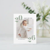 Sage Green Bold Typography 2025 Nieuwjaarsfoto Feestdagenkaart (Staand voorkant)