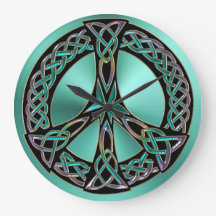 Sage Green Celtic Knot Peace Sign-klok