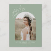 Sage Green Class of 2025 Arch Photo Afstuderen Uitnodiging Briefkaart (Voorkant)