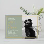 Sage Green Classic Kalligrafie Fotobruiloft Folie Uitnodiging (Staand Voorkant)