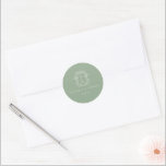Sage Green Crest Monogram Wedding Envelope Seal Ronde Sticker<br><div class="desc">Sage Green Crest monogram,  bruidbruine envelop.  geïnspireerde barokachtige stijlkreet.</div>