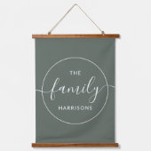 Sage Green Custom Family Monogram Farmhouse Wall Hangend Wandkleed (Voorkant)