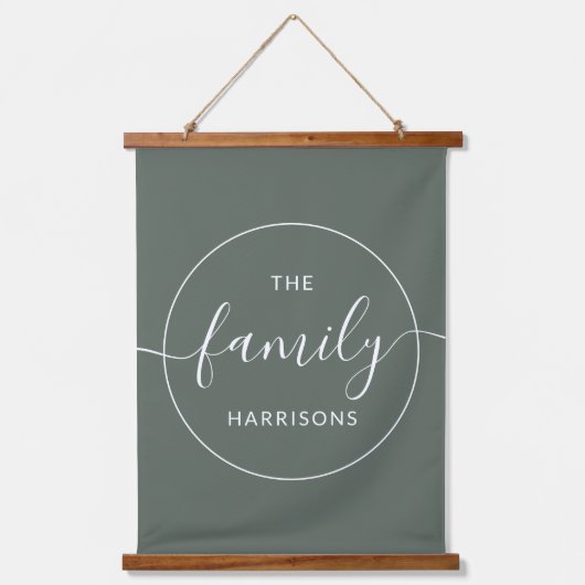Sage Green Custom Family Monogram Farmhouse Wall Hangend Wandkleed (Voorkant)