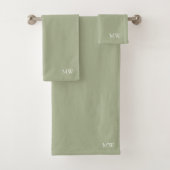 Sage Green Earthy Boho Monogram Initialen Bad Handdoek (Insitu)