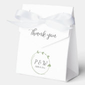 Sage Green Eenvoudige Hart Krans Monogram Trouwen Bedankdoosjes (Voorkant)