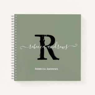 Sage Green Elegant Monogram Script Naam Initiaal Notitieboek