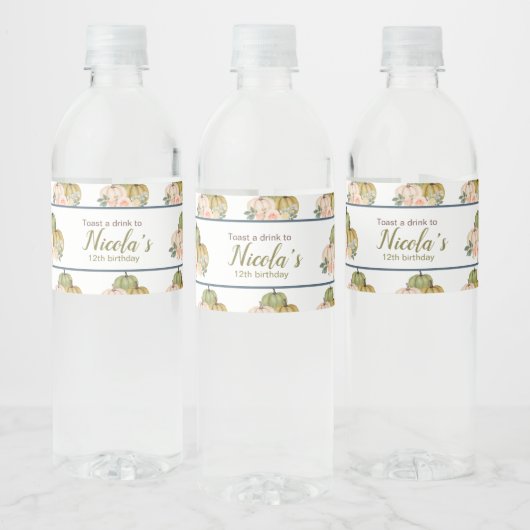 Sage Green en Peach Bloemenpompoenen Verjaardag Waterfles Etiket (Flessen)