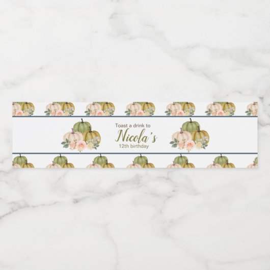 Sage Green en Peach Bloemenpompoenen Verjaardag Waterfles Etiket (Enkel label)