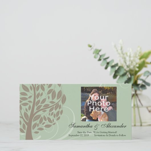 Sage Green en Soft Brown, gestileerde eco-boom Save The Date (Staand voorkant)