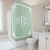 Sage Green en White Greek Key | Monogrammen Douchegordijn (In situ)