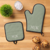 Sage Green en White | Modern monogram Ovenwant & Pannenlap Set (Top down)