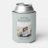 Sage Green Engagement Party Foto We zijn verloofd Blikjeskoeler (Blikje Achterkant)