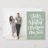 Sage Green Feliz Natal Kalligrafie Kerstfoto Feestdagenkaart (Voorkant)