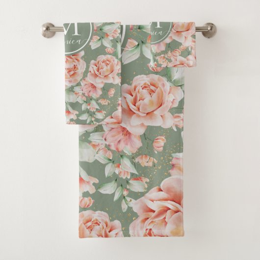 Sage Green Floral Waterverf Roos Pattern Monogram Bad Handdoek (Insitu)