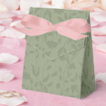 Sage green floral Wedding Bedankdoosjes<br><div class="desc">Trailing groen bloemontwerp op salie groene achtergrond</div>