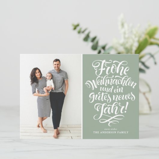 Sage Green Frohe Weihnachten Calligrafie Foto Feestdagenkaart (Staand voorkant)