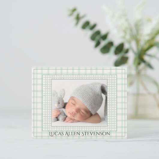 Sage Green Gingham One Photo Gender Neutral Birth Aankondigingskaart (Staand voorkant)