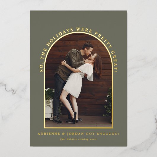 Sage Green Gold Arch Photo Verloving Folie Uitnodiging (Voorkant)